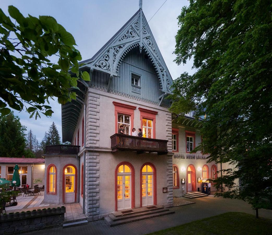 Hotel Mezni Louka Hřensko Exteriör bild