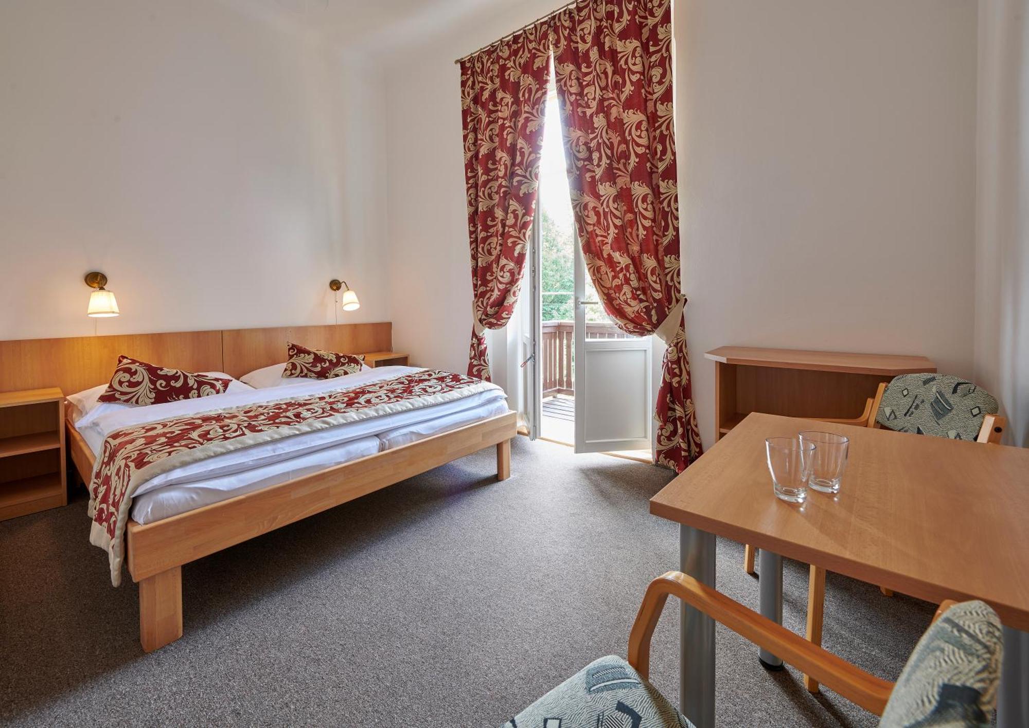 Hotel Mezni Louka Hřensko Rum bild