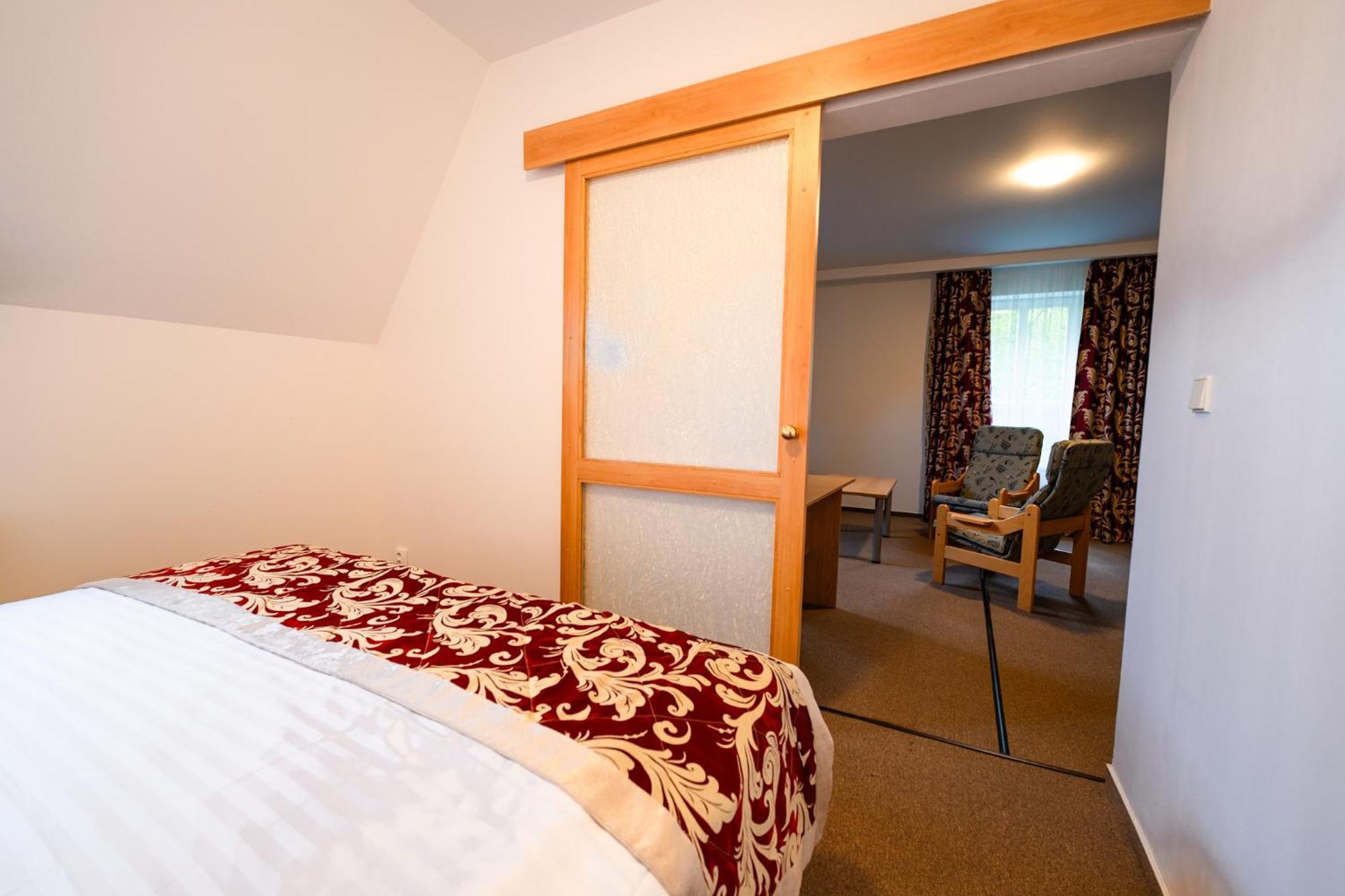 Hotel Mezni Louka Hřensko Rum bild