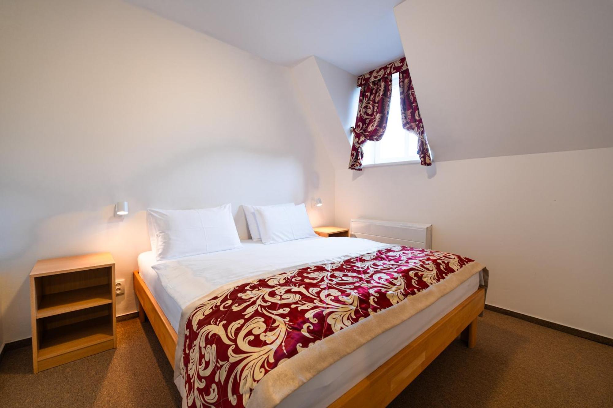 Hotel Mezni Louka Hřensko Rum bild